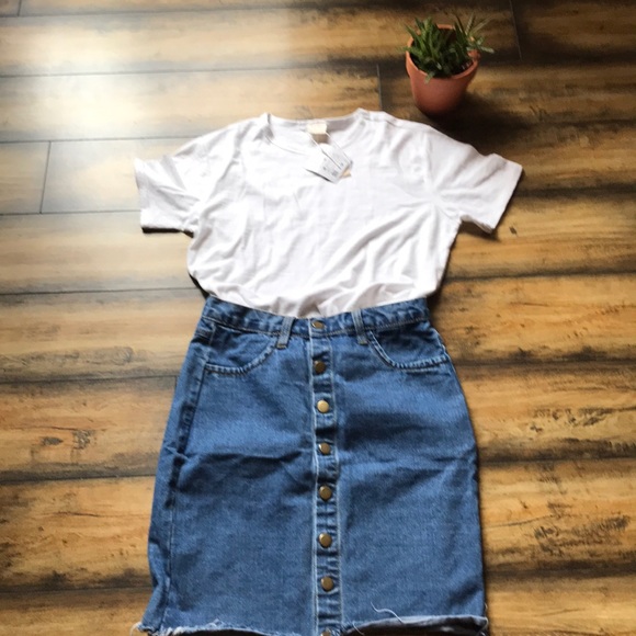 denim skirt and white t shirt